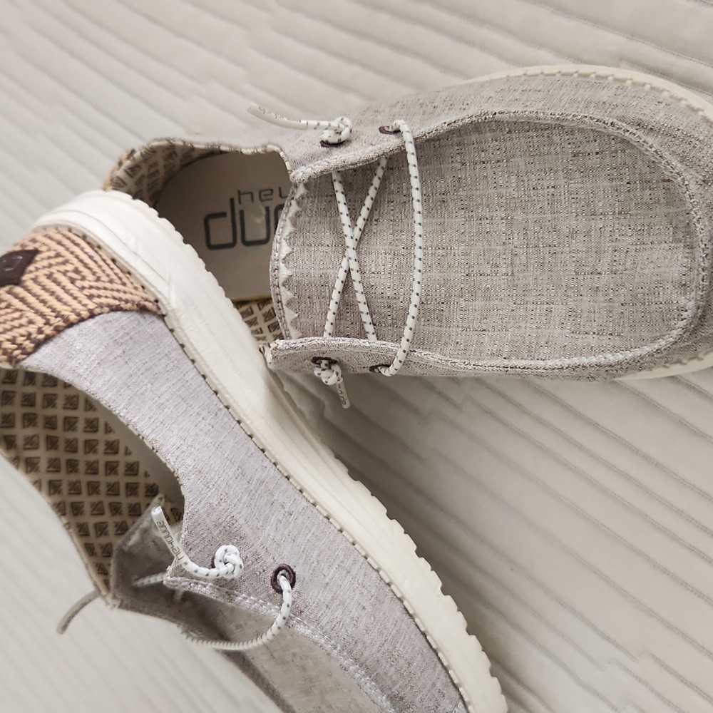 New Women's Hey Dude size 8 - Picture 3 of 5